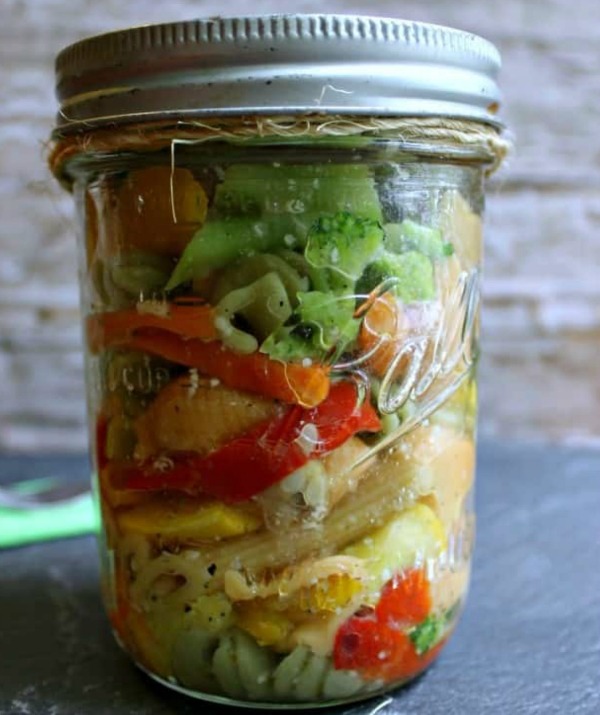 pasta primavera salad in a jar